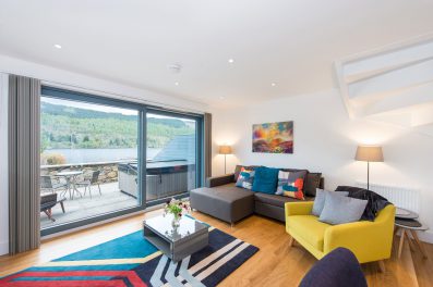 5lochview-sittingroom1