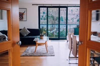 3-Lawers-View-living-space-entrance