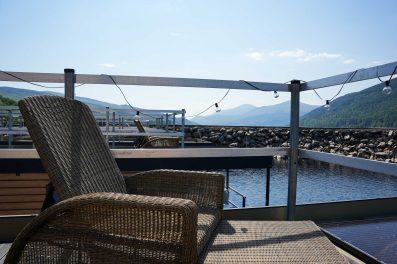 Houseboat-decking