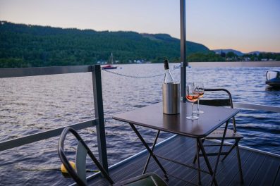 wine-on-houseboat-deck